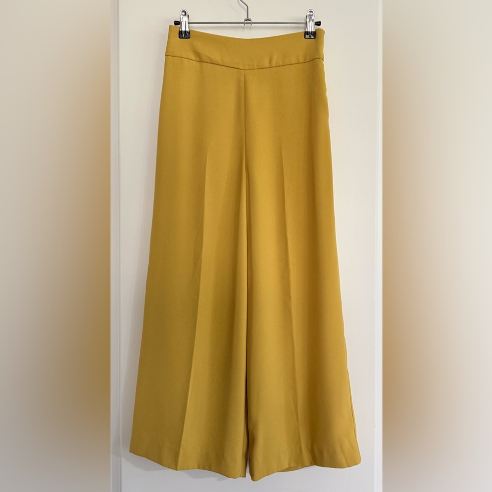 NWOT - Express High Rise Cropped Culottes Mustard Yellow, Size 00